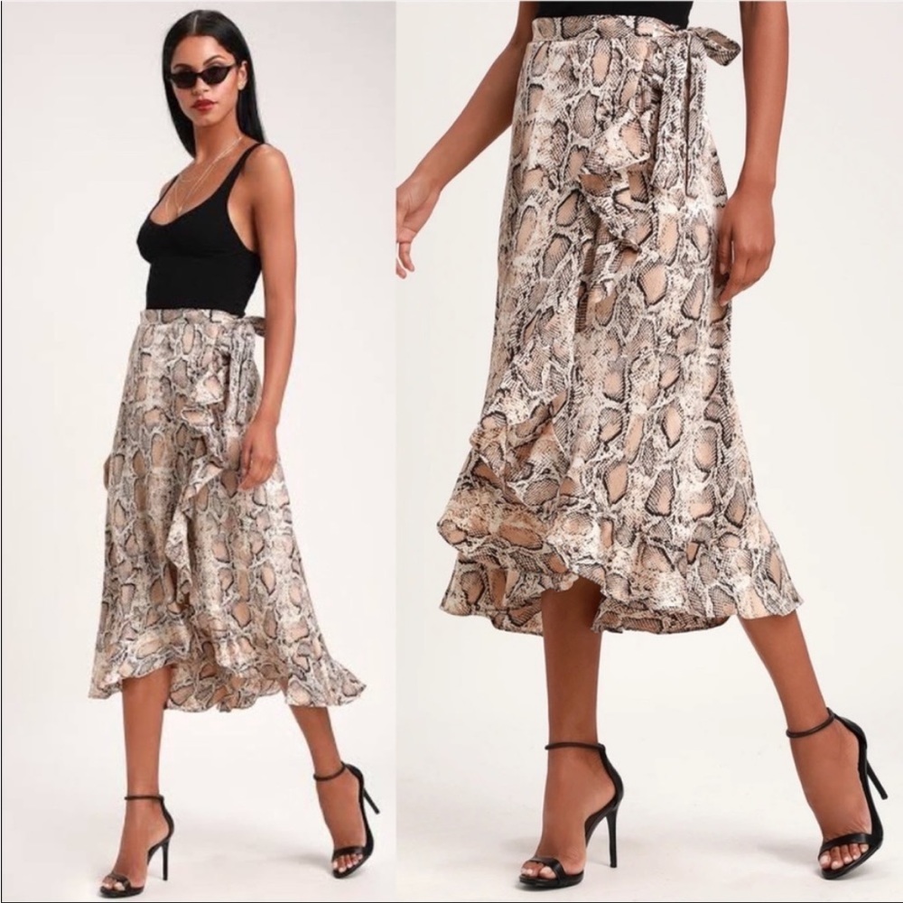 Lulu’s tan silky snakeskin print ruffled wrap skirt Size XS
